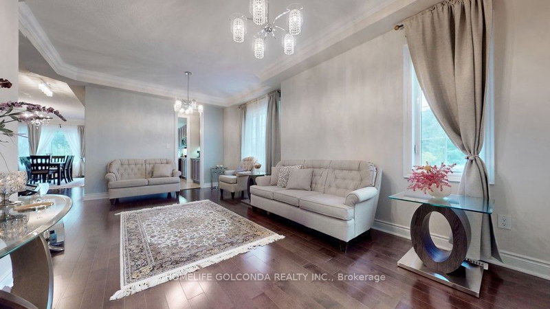 7 Gamble Glen Cres, Richmond Hill, L4S 2T3 | Image 3