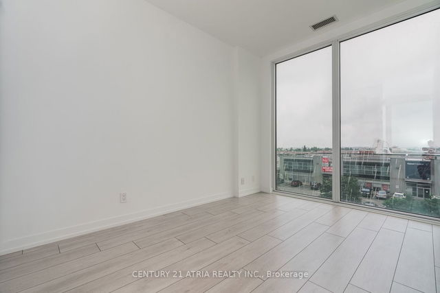 202 - 950 Portage Parkway
