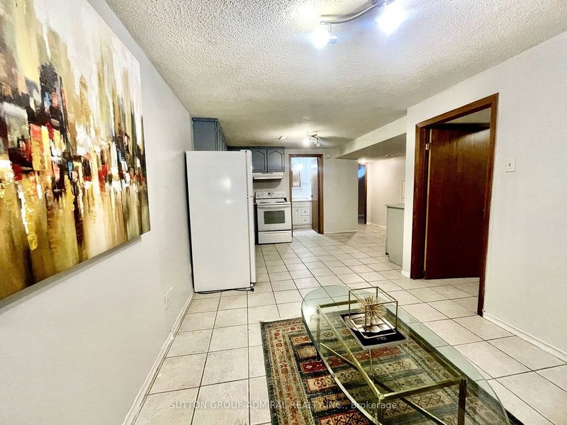 19 Backus Crt, Markham, L3P 6V6 | Image 2