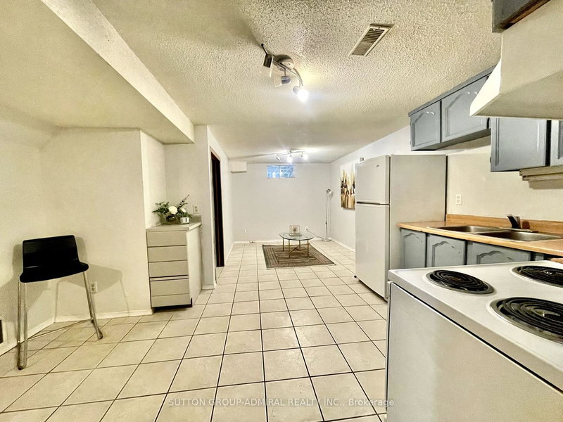 19 Backus Crt, Markham, L3P 6V6 | Image 3