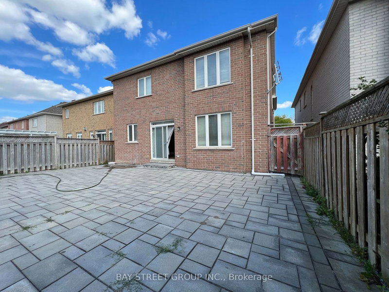 348 Shirley Dr, Richmond Hill, L4S 2N4 | Image 2