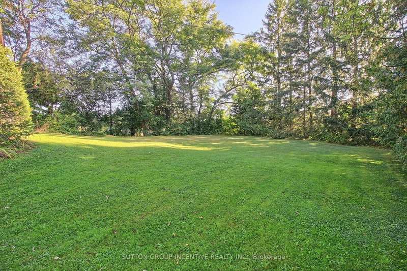 10 Kingscross Dr, King, L7B 1E5 | Image 3