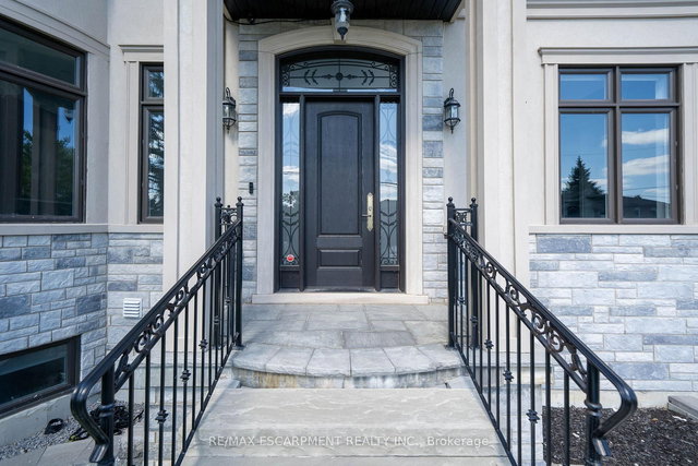 9737 Bathurst Street