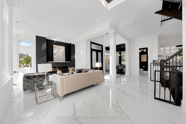 9737 Bathurst Street