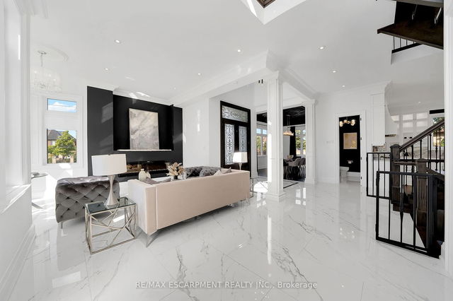 9737 Bathurst Street