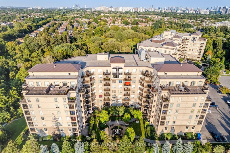 305 - 8 Maison Parc Crt, Vaughan, L4J 9K5 | Image 2