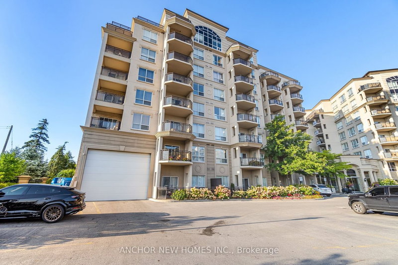 305 - 8 Maison Parc Crt, Vaughan, L4J 9K5 | Image 3