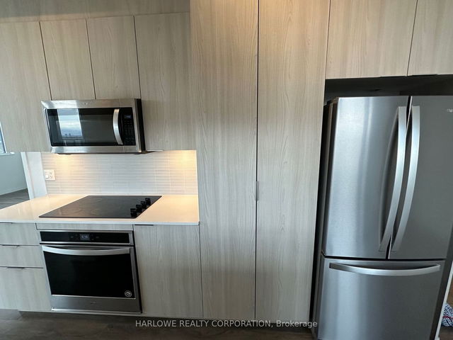 911 - 99 Eagle Rock Way