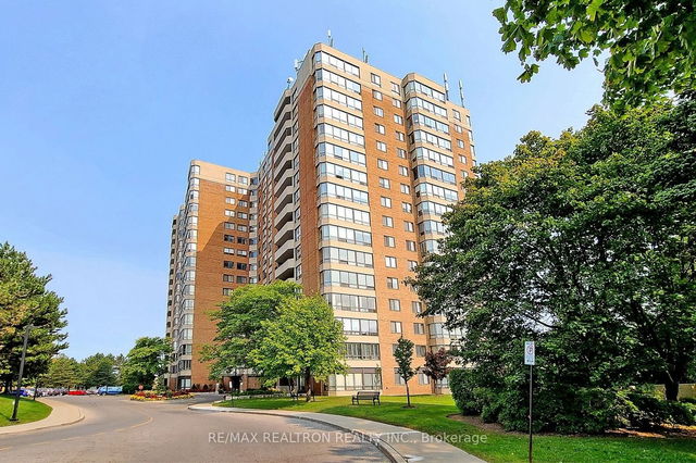 902 - 7601 Bathurst Street