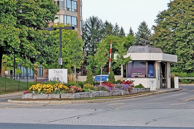 902 - 7601 Bathurst Street