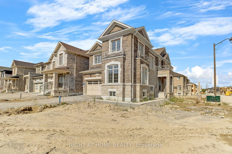 333 Boundary Blvd, Whitchurch-Stouffville, L4A 5E2 | Image 2