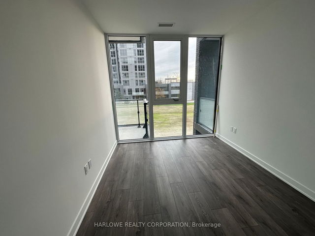 208 - 105 Oneida Crescent