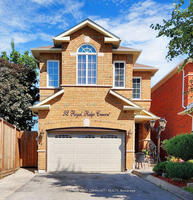 92 Royal Ridge Crescent