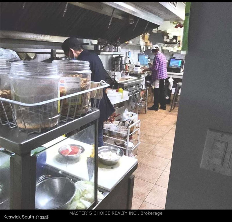 268 The Queensway South Rd S, Georgina, L4P 2B4 | Image 2