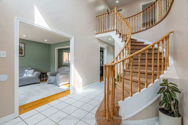 32 Randall Avenue