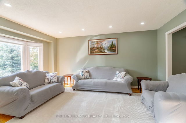 32 Randall Avenue