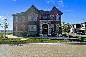 81 Brookfam Street
