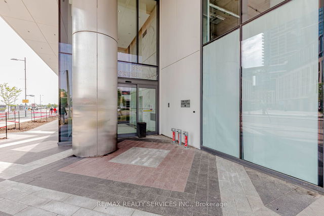 2110 - 950 Portage Parkway