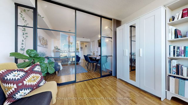 823 - 309 Major Mackenzie Drive