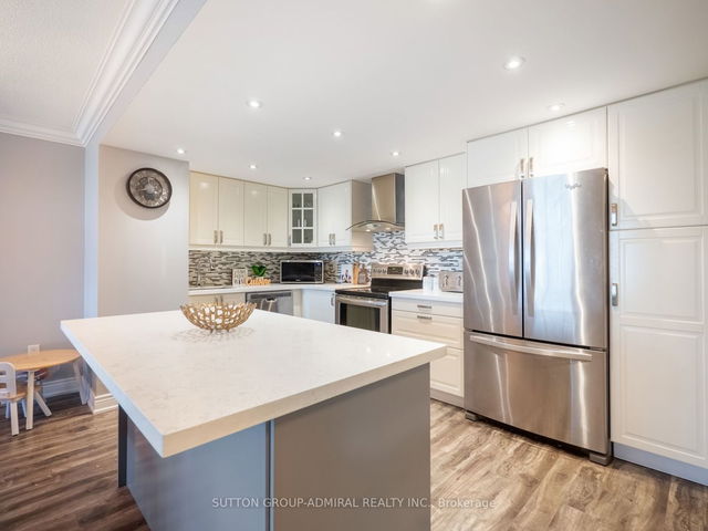 807 - 7601 Bathurst Street