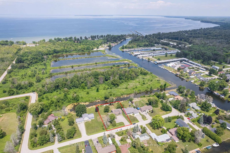 18 Villa Dr, Georgina, L0E 1N0 | Image 2