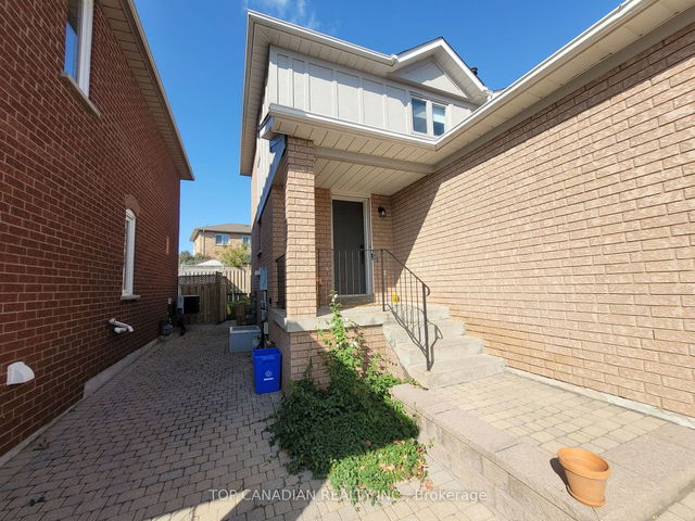 103 Islay Crescent