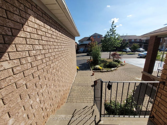 103 Islay Crescent