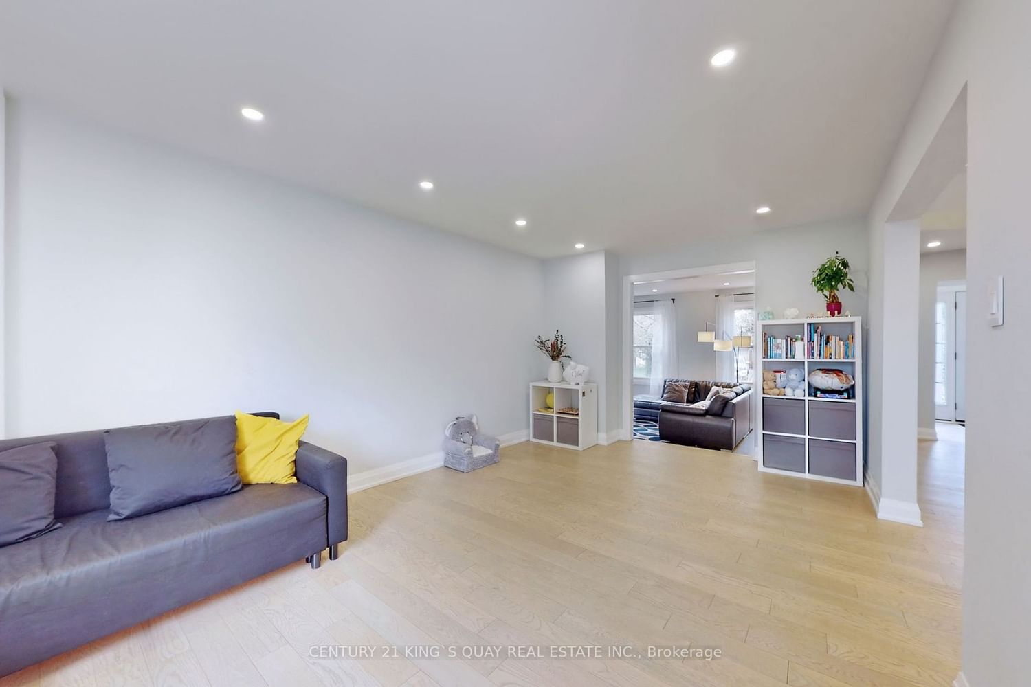 Listing Image 7