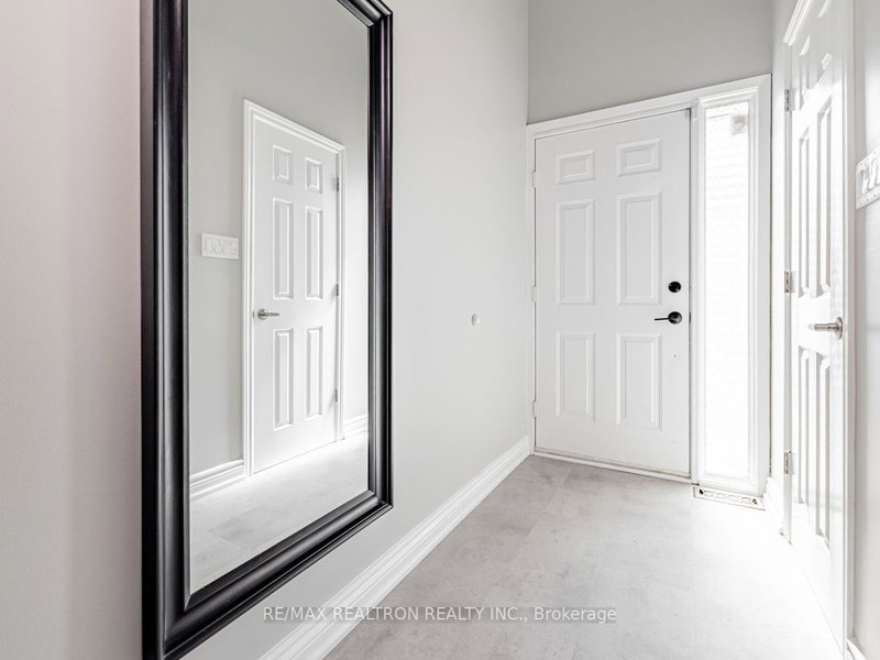 40 Stately Way, Markham, L3T 3Z8 | Image 2