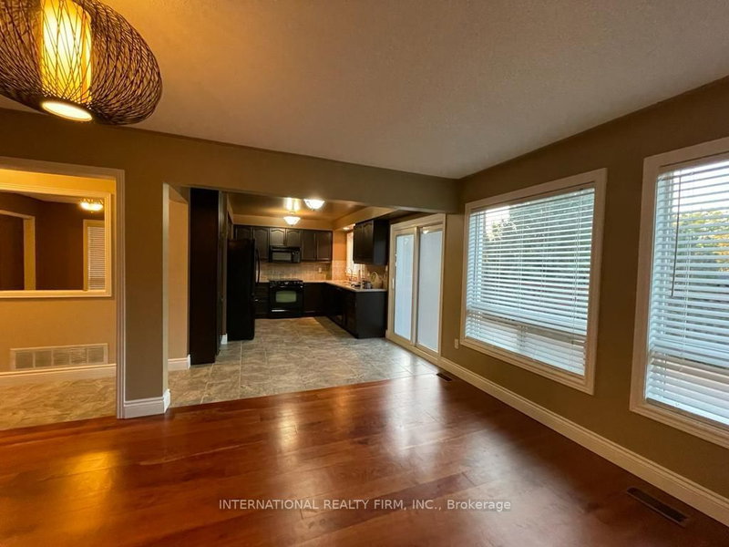 26 Beechbrooke Way, Aurora, L4G 6N7 | Image 2