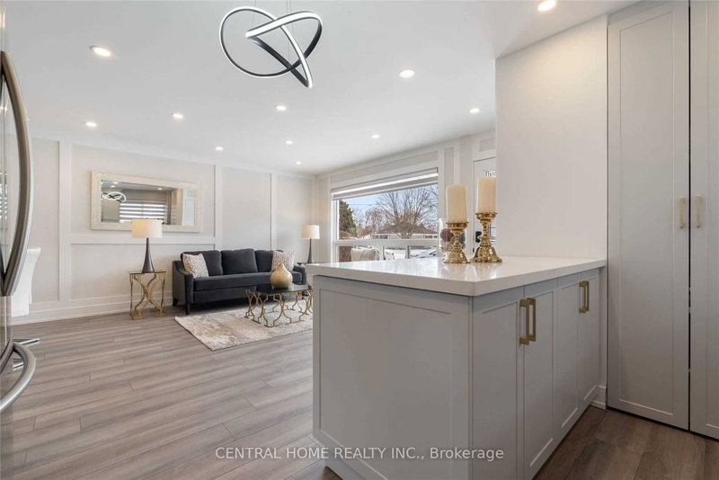 Main - 139 Maurice Crt, Newmarket, L3Y 2W1 | Image 3