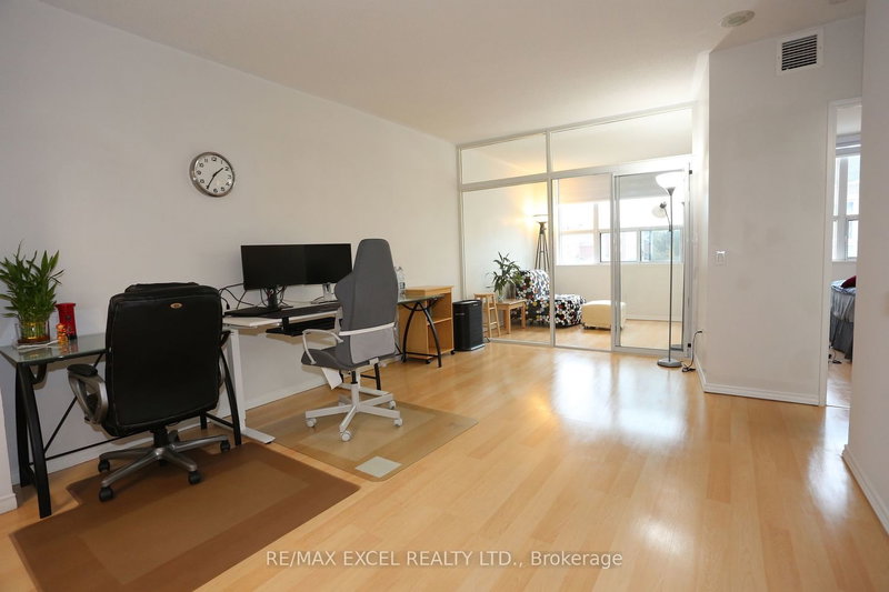 202 - 7398 Yonge St, Vaughan, L4J 8J2 | Image 3