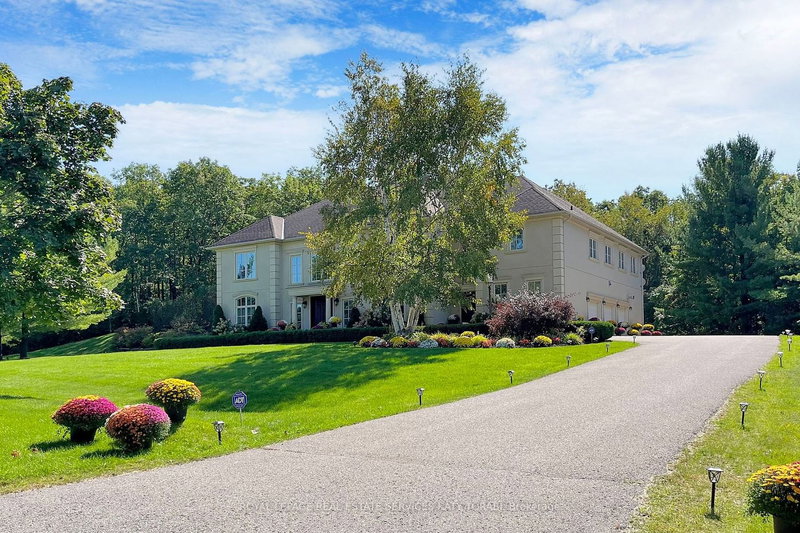 65 Kingswood Dr, King, L7B 1K8 | Image 2