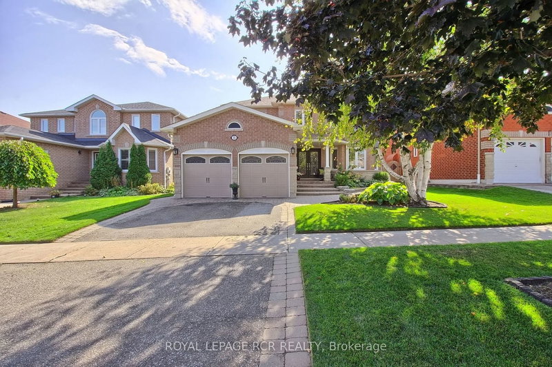 11 Saint Ave, Bradford West Gwillimbury, L3Z 3E6 | Image 2