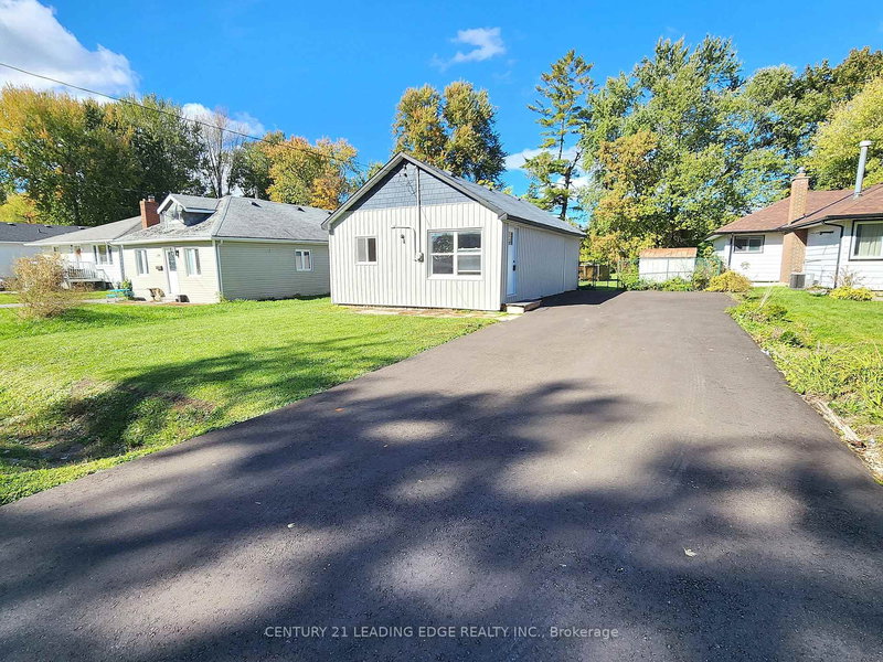 208 Bayview Ave, Georgina, L4P 2T2 | Image 2