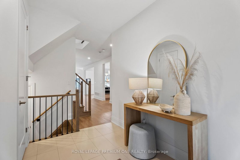 6 Byblos Crt, East Gwillimbury, L9N 0T3 | Image 3