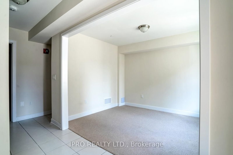 28 Credit Lane, Richmond Hill, L4E 3M6 | Image 2