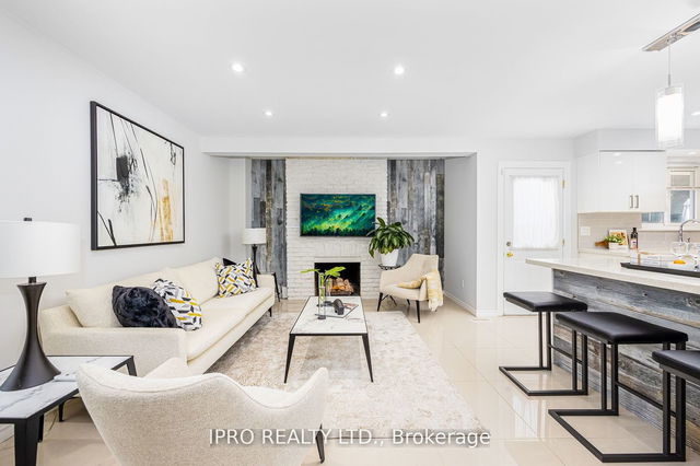 34 Kitsilano Crescent