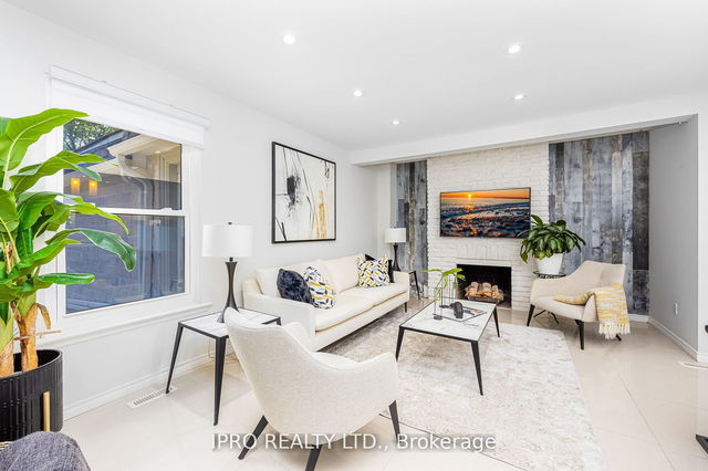 34 Kitsilano Crescent