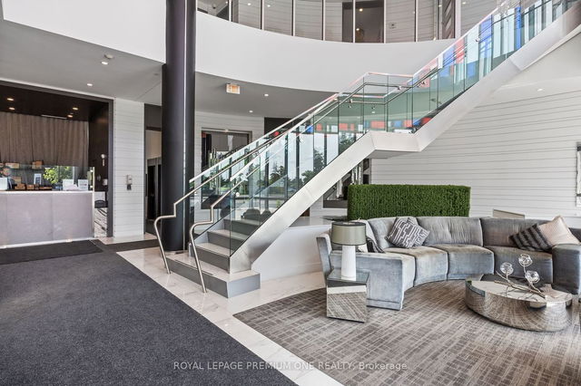1514 - 9471 Yonge Street