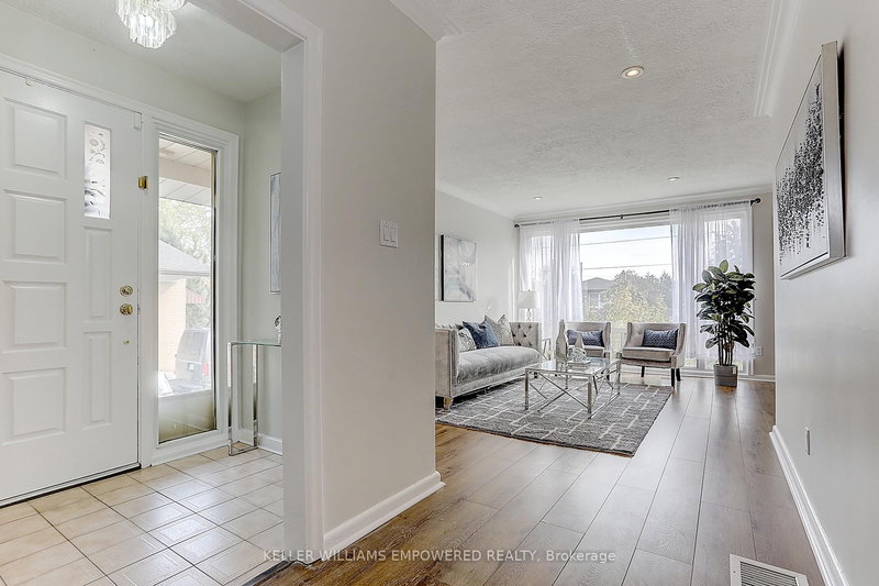 409 Paliser Cres S, Richmond Hill, L4C 1S2 | Image 2