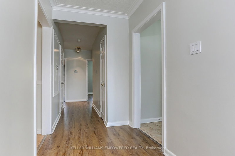 409 Paliser Cres S, Richmond Hill, L4C 1S2 | Image 3