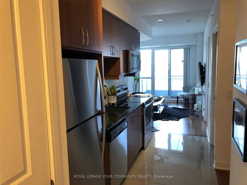 1613 - 9201 Yonge St, Richmond Hill, L4C 1H9 | Image 2