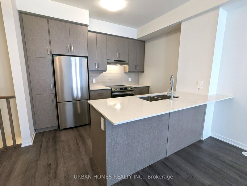 65 - 31 Honeycrisp Cres, Vaughan, L4K 0N6 | Image 3