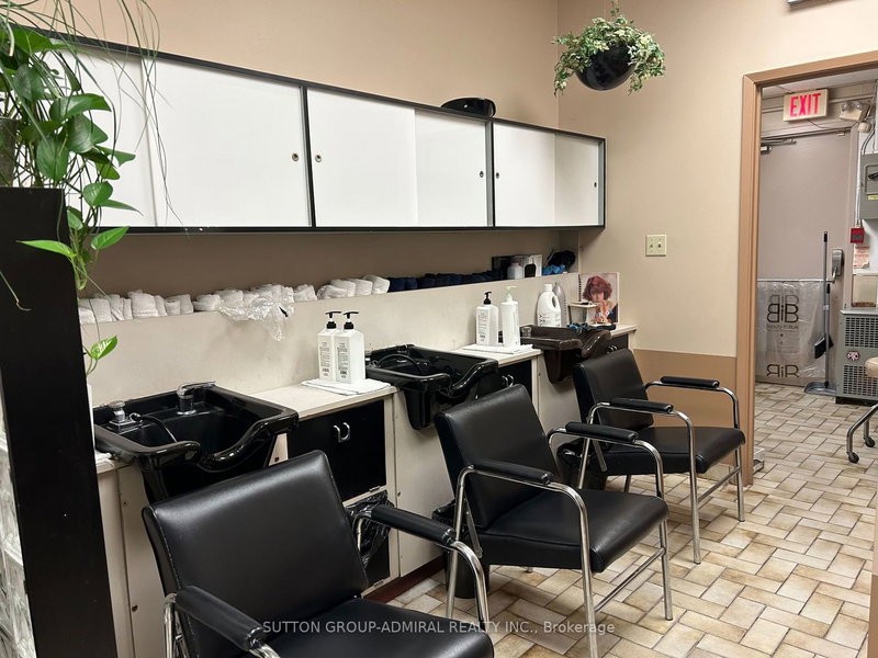 10 - 9625 Yonge St, Richmond Hill, L4C 5T2 | Image 2