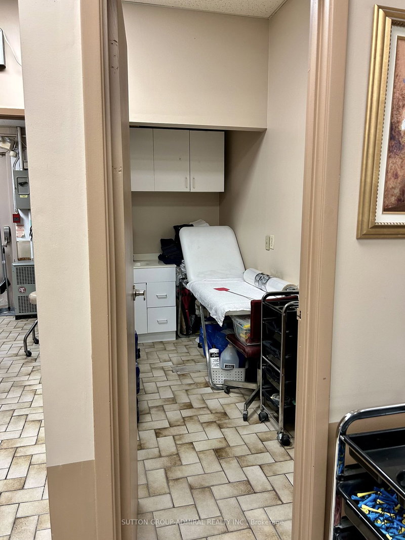 10 - 9625 Yonge St, Richmond Hill, L4C 5T2 | Image 3