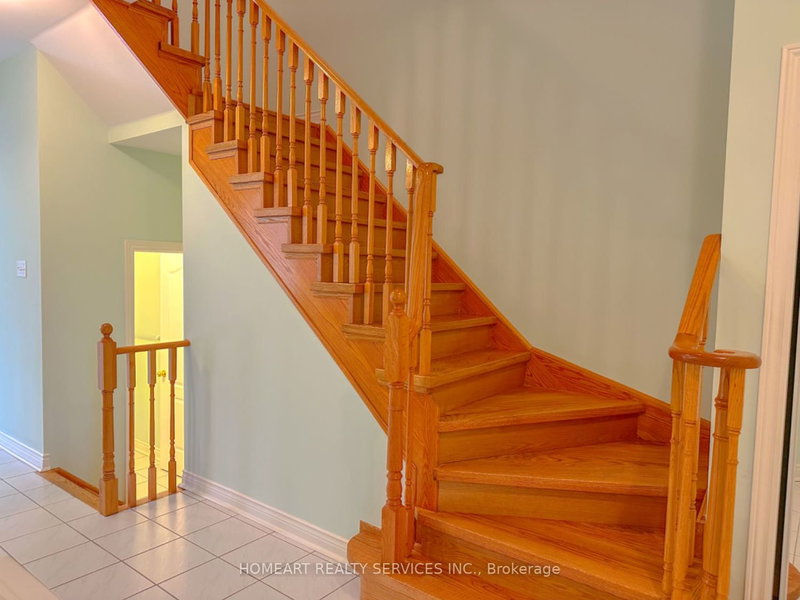 11 Firwood Dr, Richmond Hill, L4S 1Z8 | Image 3