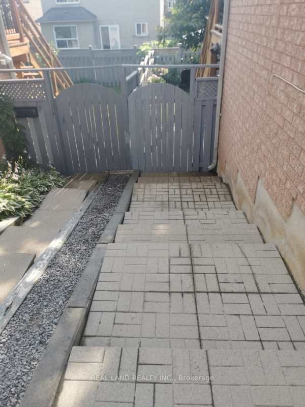 Bsmt 28 Lina Marra Dr, Vaughan, L4K 5E8 | Image 2