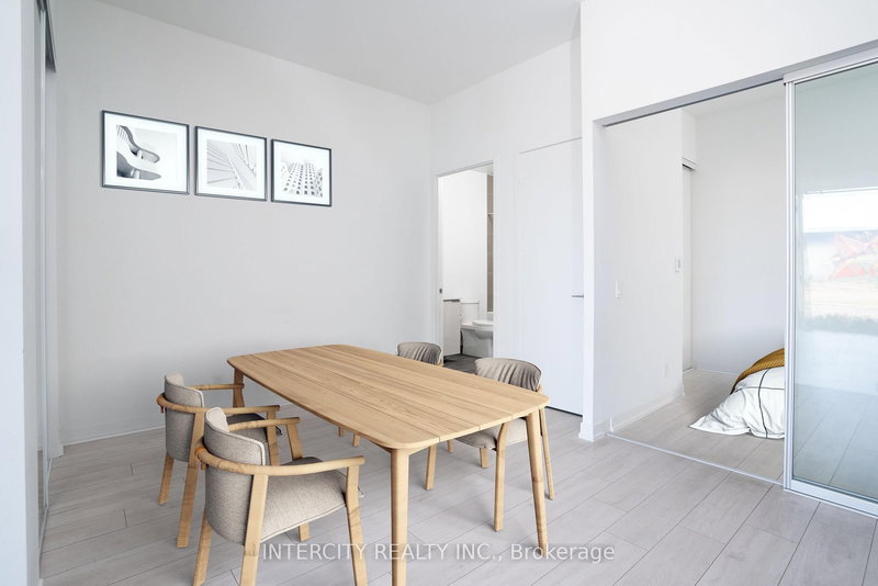 Th05 - 9 Buttermill Ave W, Vaughan, L4K 0M5 | Image 3