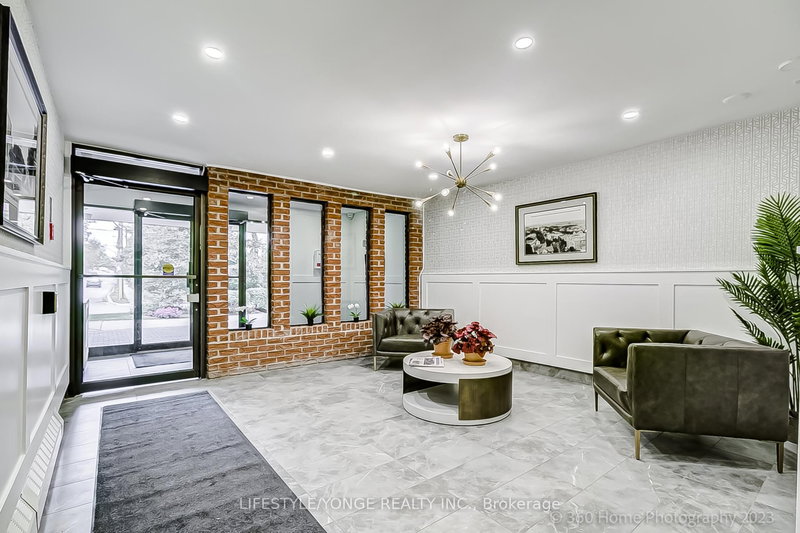 602 - 67 Richmond St E, Richmond Hill, L4C 3Y3 | Image 3